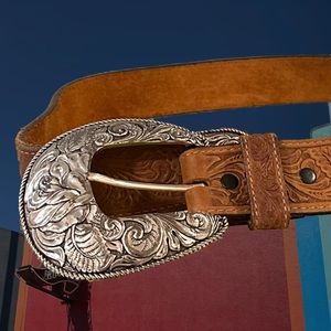 Justin Boots top grain leather belt in brown/silver, small